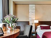 Standard/Komfort Zimmer mit Kingsize oder Queensize-Bett im Dorint Hotel Am Heumarkt Köln